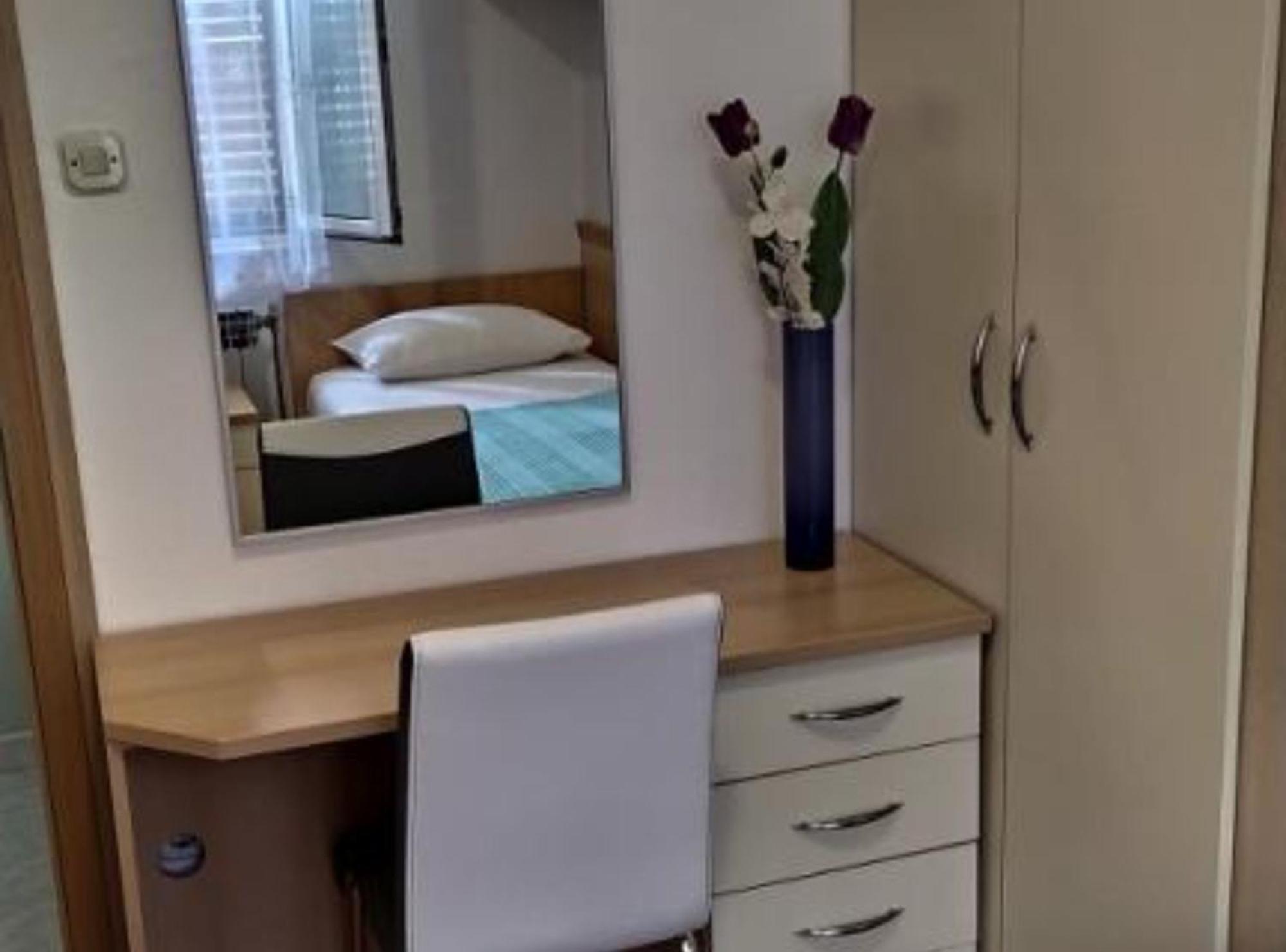 פודגורה Apartments Roscic מראה חיצוני תמונה